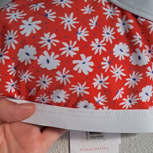 NWT DIPPIN' DAISY'S Scattered Daisy Olympia Bikini Top Womens Medium - Picture 3 of 9